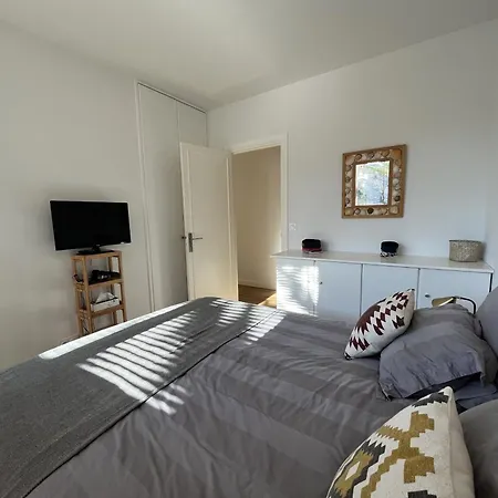Superbe T2 Avec Balcon Et Parking, Idealement Situe A - Fr-1-374-200 * Arcachon