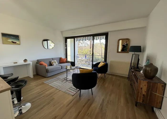 Superbe T2 Avec Balcon Et Parking, Idealement Situe A - Fr-1-374-200 *